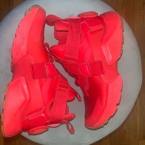 NIKE AIR HUARACHE City Utility Shoes